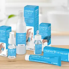 Varias presentaciones de Cristalmina, solución y gel, para el cuidado de la piel.