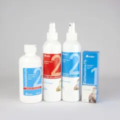 Variedad de productos de clorhexidina, un antiséptico eficaz. Incluye soluciones alcohólicas y acuosas en diferentes concentraciones y tamaños, ideales para el cuidado de la piel.
