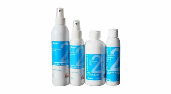 Cuatro envases de solución acuosa de clorhexidina al 2% para piel sana, ideal para mucosas.