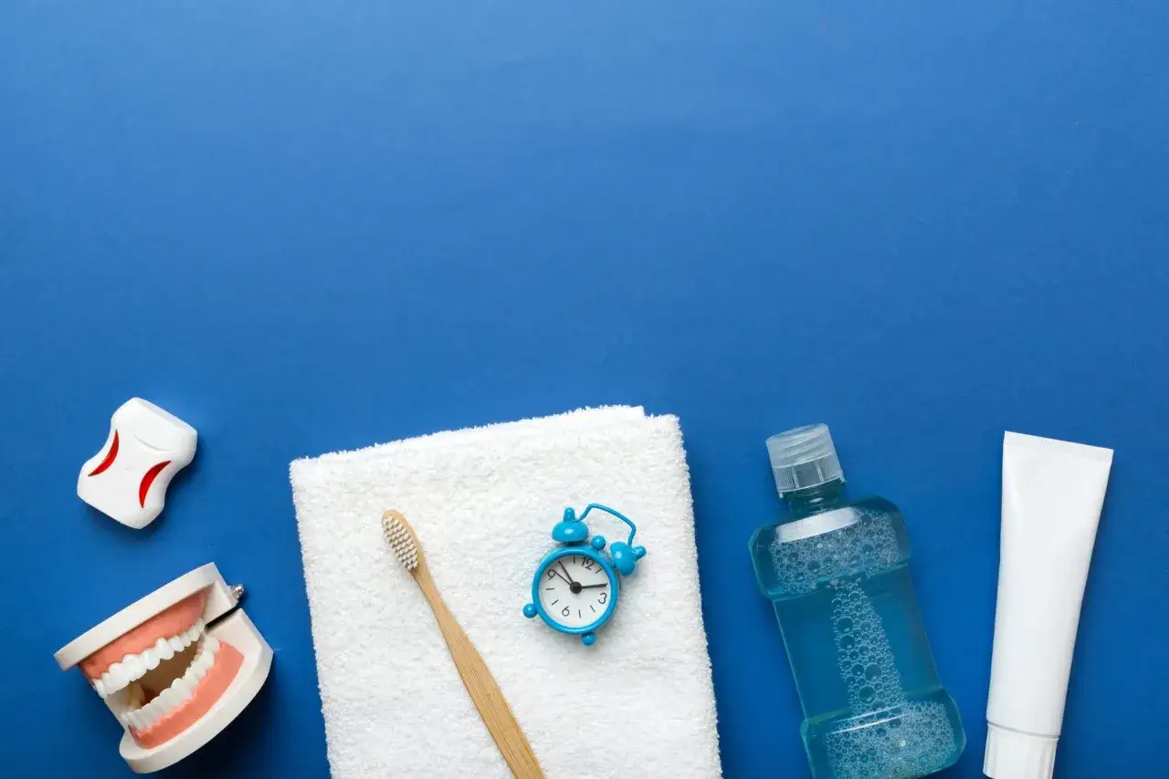 Cepillo de dientes, hilo dental, enjuague bucal y pasta de dientes. &iexcl;Curiosidades del fluor para una sonrisa sana!