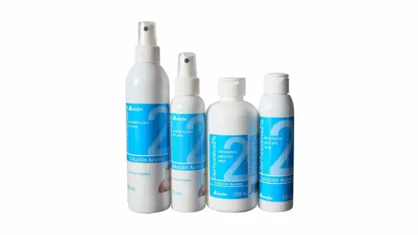 Cuatro envases de solución acuosa de clorhexidina al 2% para piel sana, ideal para mucosas.